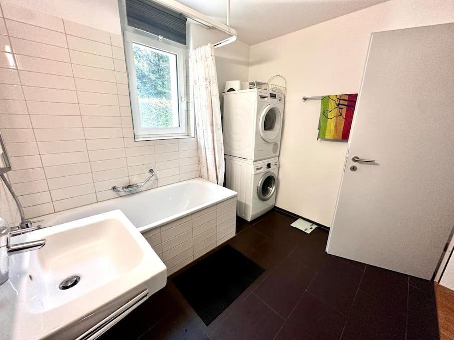 Moderne Wohnung Am Flughafen Opfikon-Glattbrugg Buitenkant foto